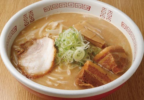 トロトロ角煮がたまらない 老舗の名物ラーメンをご賞味あれ！