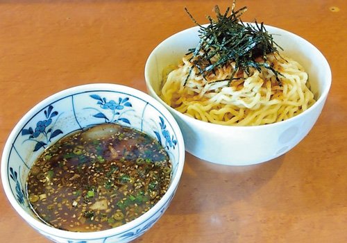 鰹出汁×焦がし油のコク×醤油のキレ！つけ麺並・中・大盛り同料金！