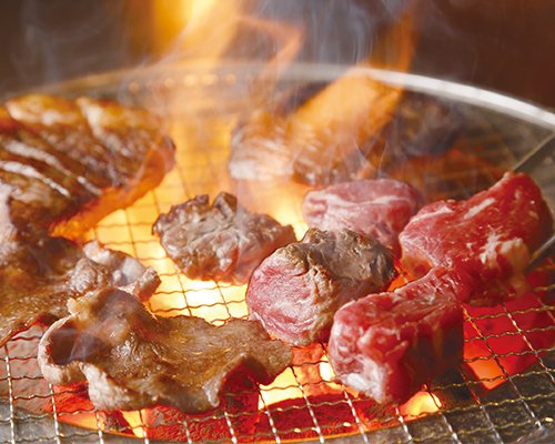 精肉卸直営店だからこそリーズナブルで美味しい！炭火焼肉の食べ放題