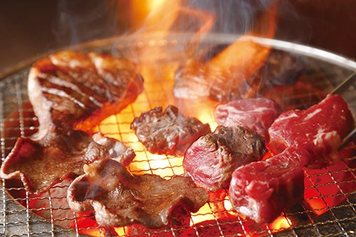 精肉卸直営店ならではのうまさ！ 炭火焼肉の食べ放題