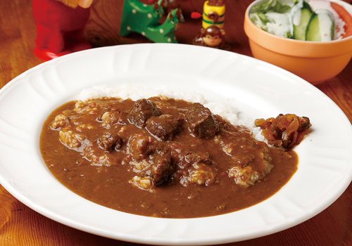 じっくり煮込んだカレーは 暑い夏にぴったりのコク深さ