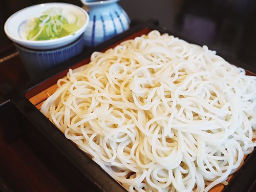 細麺だけどしっかりとコシのある更科そば