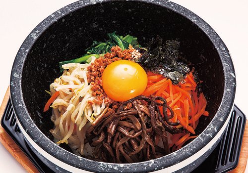 本場韓国の家庭料理を堪能！ ランチはコスパ良しの定食で