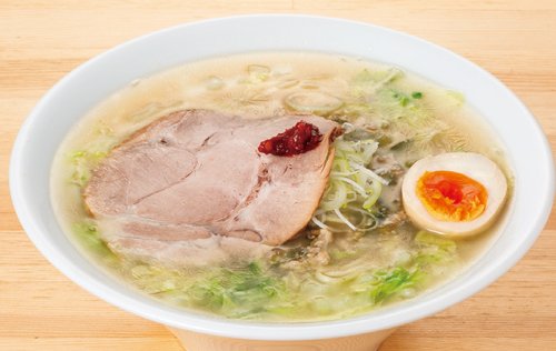 全粒粉入り自家製麺と合う！白醤油ベースに白菜の甘味引き立つスープ