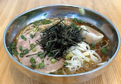 こだわりの自家製麺で仕上げる冷やしぶっかけラーメン！