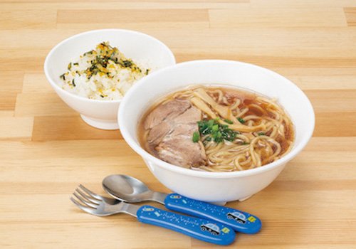 全粒粉を使用した高い栄養価が特徴の自家製麺！