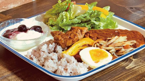 野球練習場にカフェ併設！無水カレーはワンコイン！オムライスも始めました！