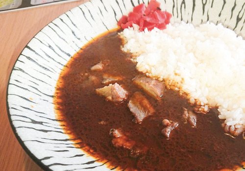 牛タンとカレーのコラボレーション！ ホロホロのお肉がおいしい♪