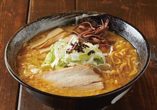 コシのある特注麺とコク・うま味が広がる至極のスープ！