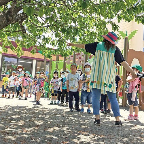 人工芝のサッカーコートに、全天候型の室内温水プール！！ 子どもの「大好き！」がいっぱい詰まった幼稚園です