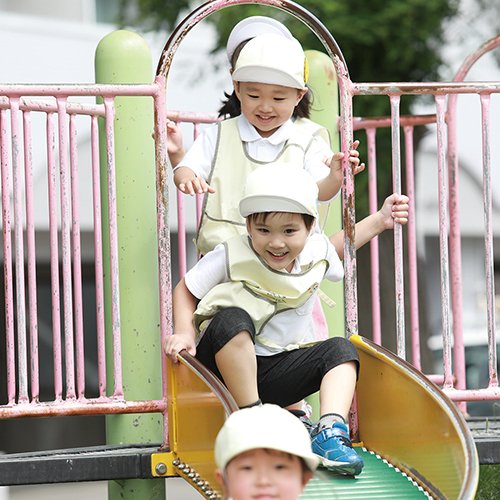 子どもたちの挑戦する気持ちを後押しし、興味・関心や好奇心を高め豊かな心を育む園を目指しています