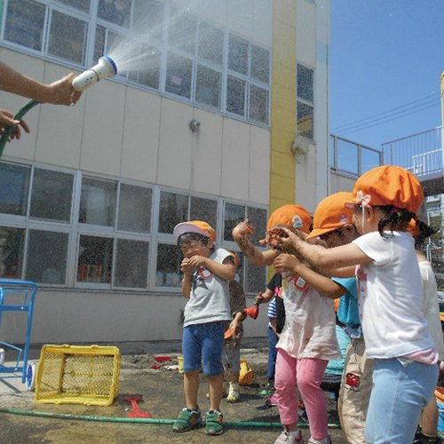 子どもたちの挑戦する気持ちを後押しし、興味・関心や好奇心を高め豊かな心を育む園を目指しています