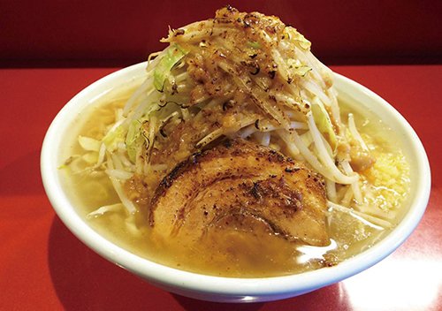 ボリューム満点でコスパ抜群！クセになる二郎系濃厚ラーメン