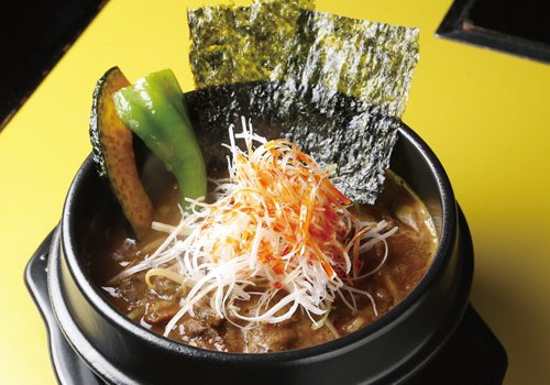 焼肉屋の本格牛すじカレーがラーメンになりました