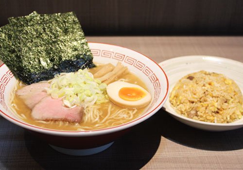 ベースは旭川ラーメン 濃厚なのに、まろやかで優しい味が特徴