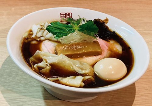 「常に進化を目指す」をコンセプトに日々邁進　麺は中細ストレート・手もみの2種類あり