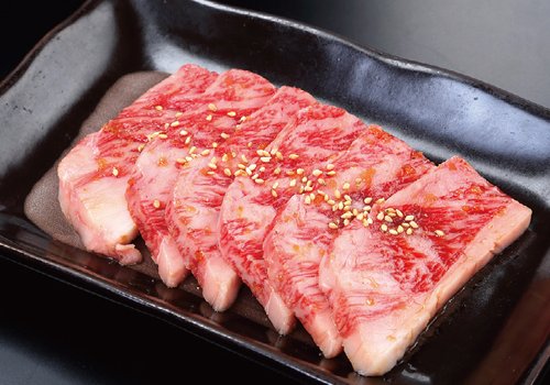 上質なお肉や一品料理もあり　土日祝限定のランチも営業！