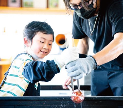 1,300℃の炎の芸術！札幌で吹きガラス体験