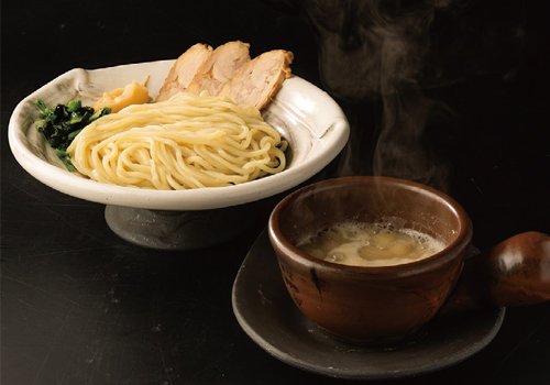 つけ麺がイチオシ　麺は冷たい・温かいが選べる！