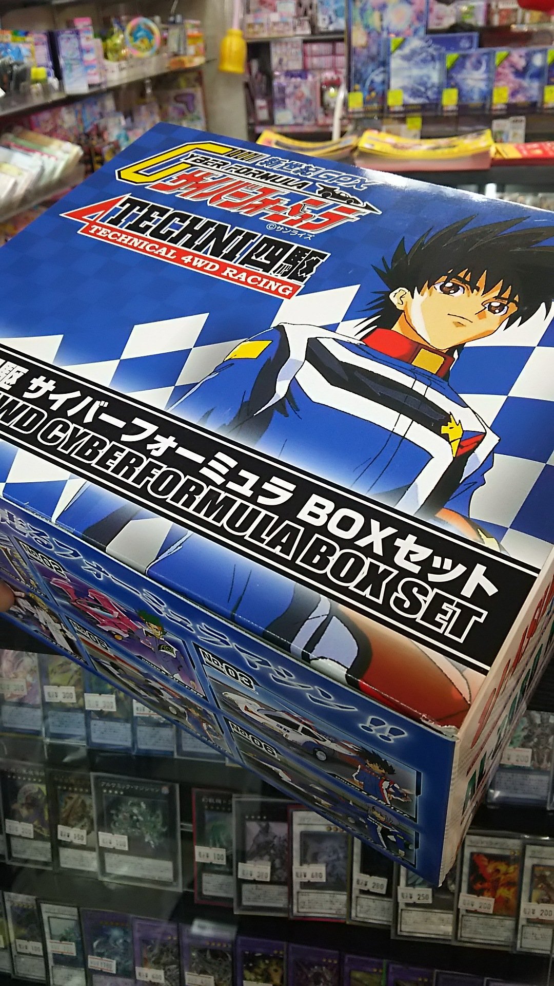 サイバーフォーミュラー テクニ四駆！ タミヤの公式大会に使えないけど、 作ってみたい逸品！(笑) pic.twitter.com/ePTzf... [おもちゃの平野【Twitter】]