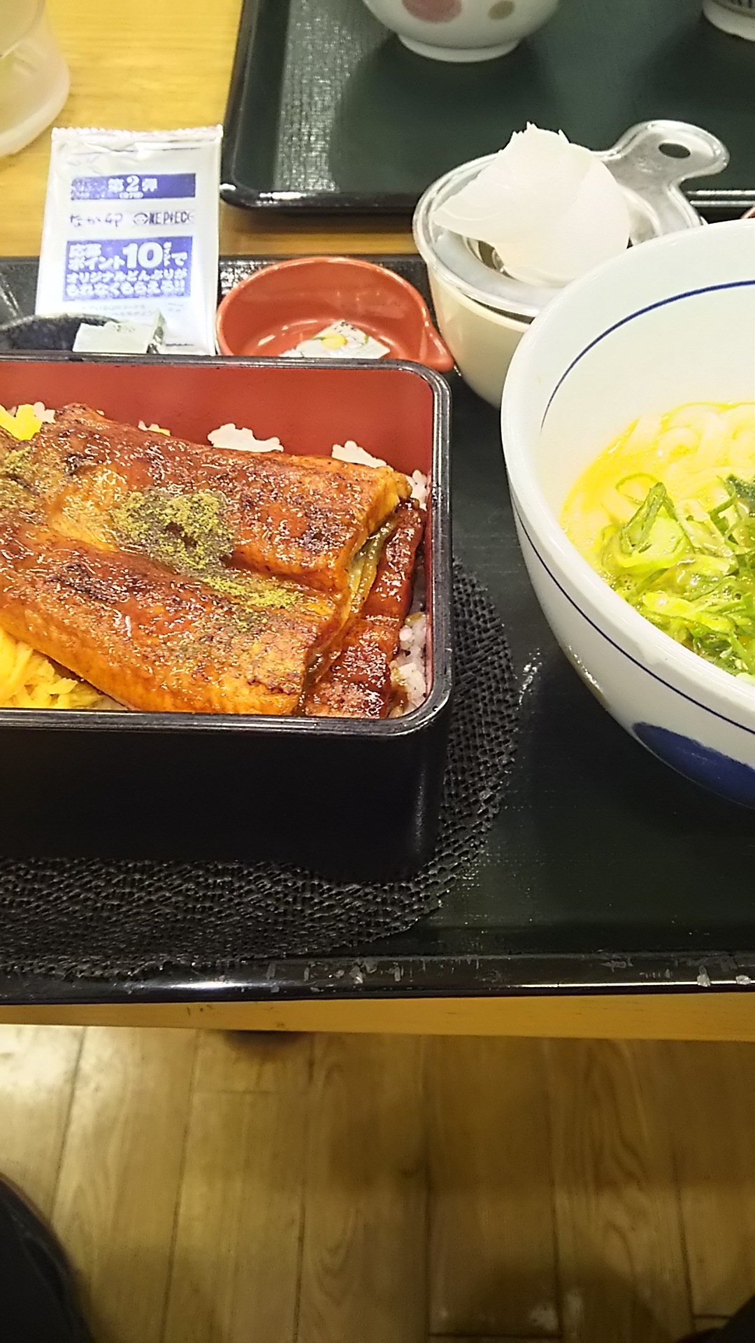 体のダルさが回復しないので。 食べて治す！ 鰻です！(笑) pic.twitter.com/WT6QLCuHYr [おもちゃの平野【Twitter】]