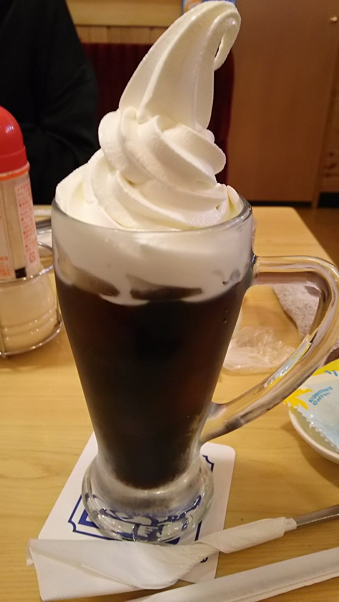 暑いので、 アイス、コーヒー！ pic.twitter.com/jE5pbc4oVZ [おもちゃの平野【Twitter】]