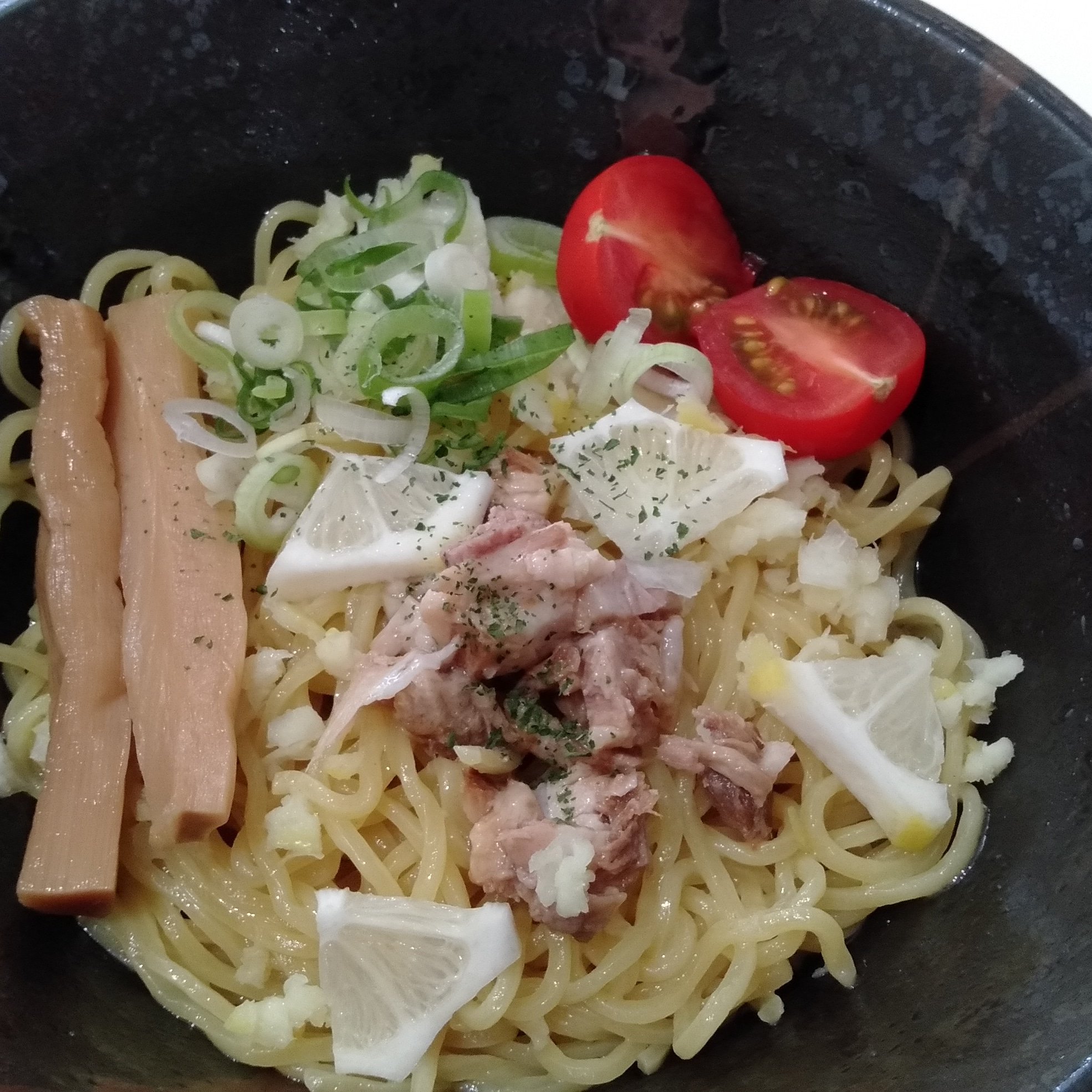 でけたでけた！  油そば　700円 塩レモン油そば　750円   #麺  #麺屋  #らーめん  #ラーメン  #朝ラーメン  #朝ラー  ... [北のとんこつ 麺 かまくら【Twitter】]