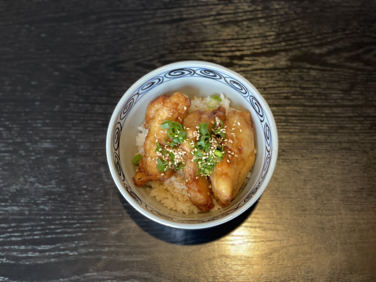 週末限定の『鶏ぱいくぅ丼』が予想以上の提供数となりました🙏本当にありがとうございます！！明日からもご来店の際は提供できます... [らぁめん銀波露 札幌手稲店【Twitter】]