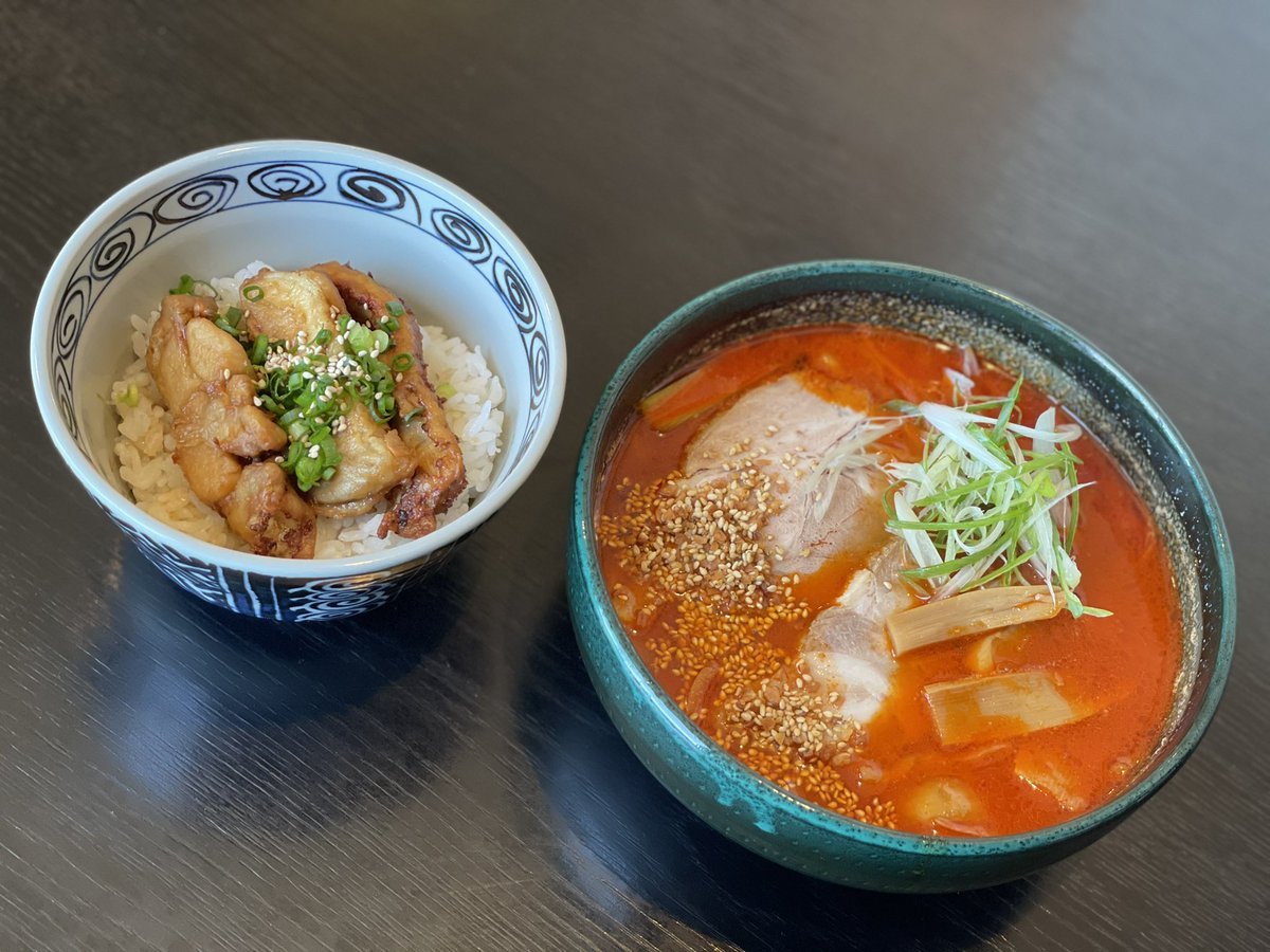 銀波露手稲店限定の『鶏ぱいくぅ丼』はお好きなラーメンのスープをかけて召し上がっていただく新しいスタイルです🍜🍚テイクアウトの... [らぁめん銀波露 札幌手稲店【Twitter】]