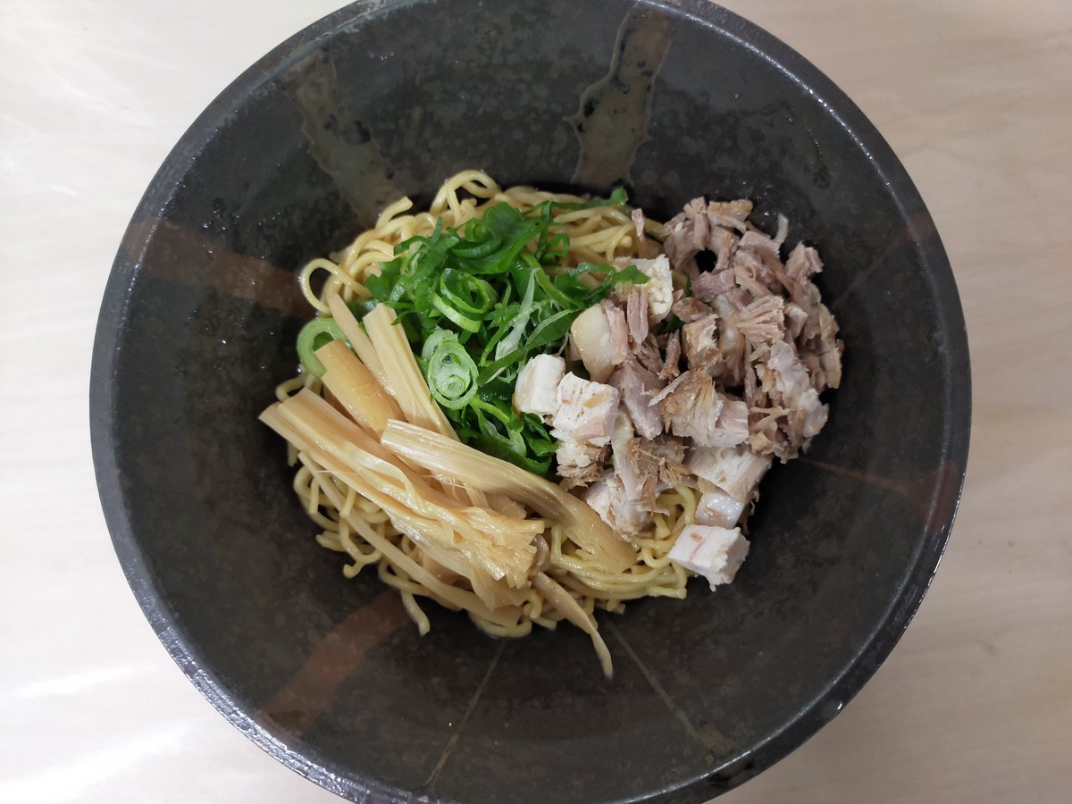 賄い麺はアスリート麵に変更してエネルギーと糖質OFF作戦＃賄い　＃油そば　＃アスリート麺 [やさしい、とんこつ 麺 かまくら【Twitter】]