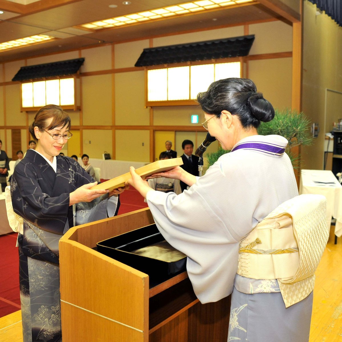 自分で着られるようになりたいと始めたお稽古が誰かに着せたい👘皆に伝えたい🎀と深まる学び💐不確かな今だからこそ感じる確かなもの💗延..... [小林豊子きもの学院【Twitter】]