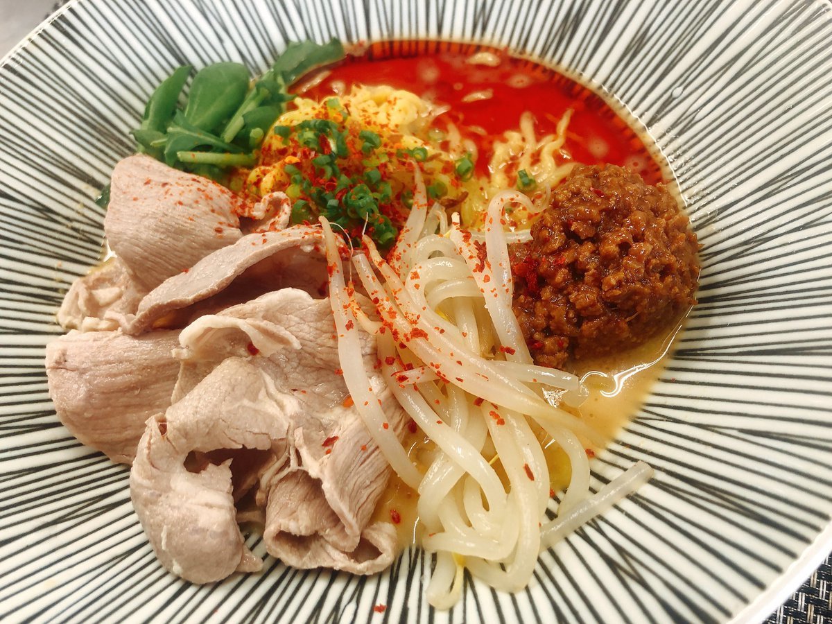 冷たいメニューの『肉みそ豚しゃぶ冷し担々麺』が大好評です🙏✨温かいラーメンや辛いメニューも負けじと出ております🍜🔥本日もたくさ... [らぁめん銀波露 札幌手稲店【Twitter】]