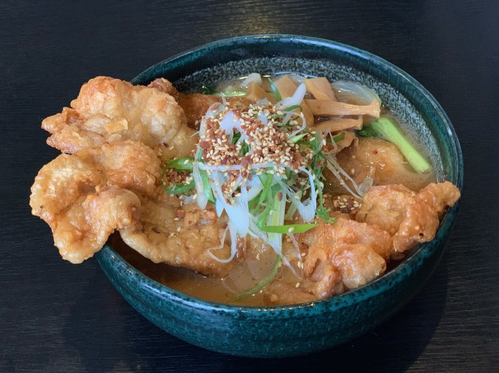 銀波露No.1メニューの『ぱいくぅ麺』は醤油味で召し上がるのがおすすめです☺️揚げた豚ばら肉が3枚ドーンと乗っているラーメンです🍜... [らぁめん銀波露 札幌手稲店【Twitter】]