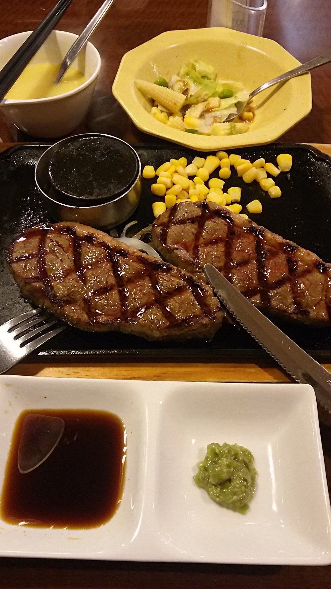 夏祭り、イベントで消耗したので、 肉！(笑) pic.twitter.com/KY6OF0b1bV [おもちゃの平野【Twitter】]