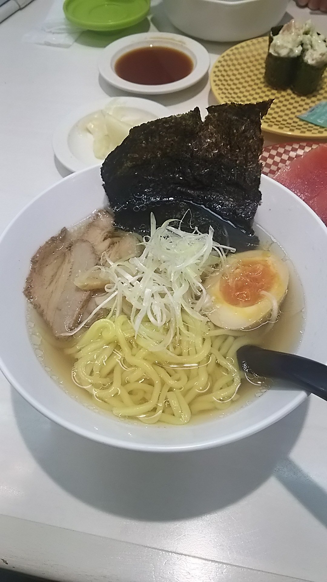 今日の晩御飯は ラーメンです(笑) pic.twitter.com/GKqVUYb3Qq [おもちゃの平野【Twitter】]