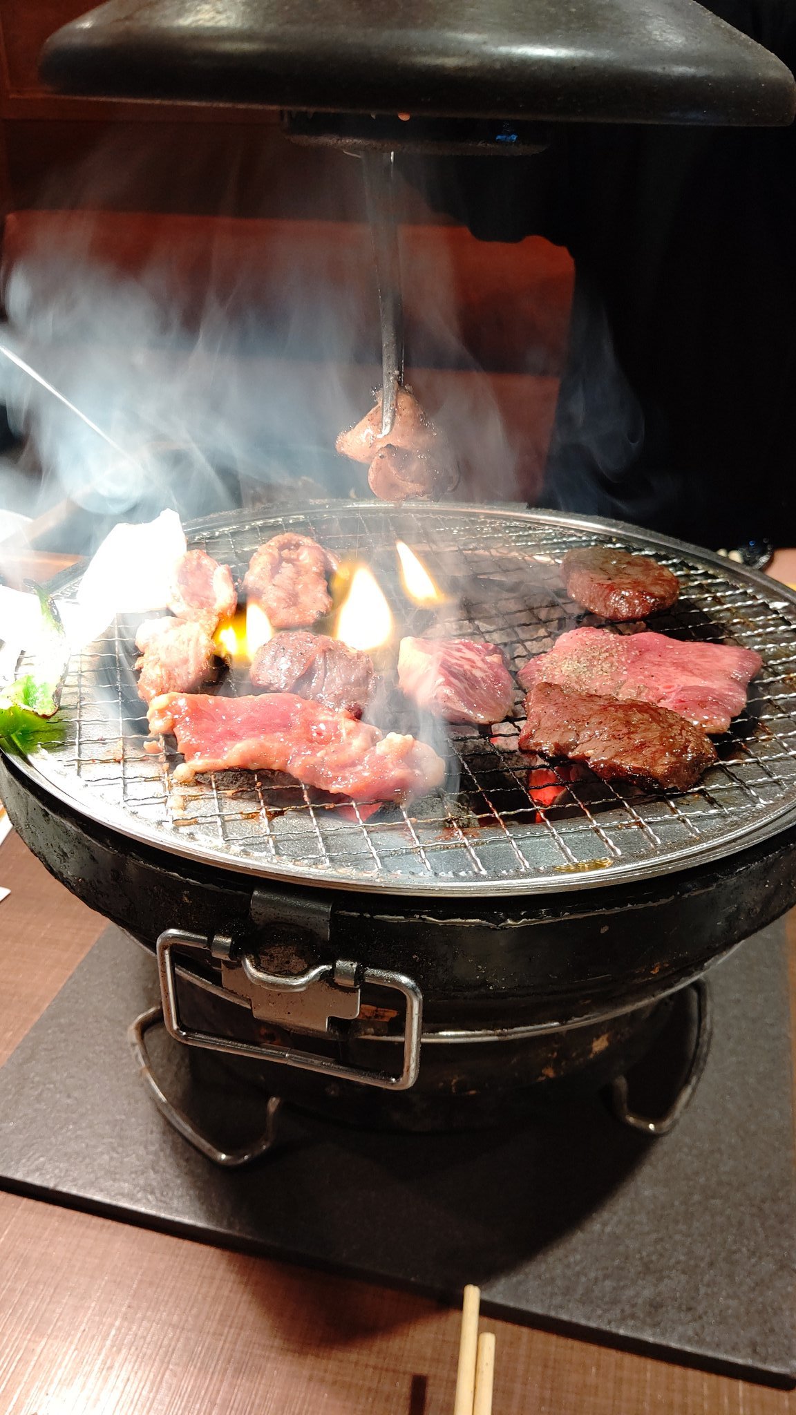 今日の晩御飯は、 焼き肉同好会(笑) pic.twitter.com/IKUJ51vK4A [おもちゃの平野【Twitter】]