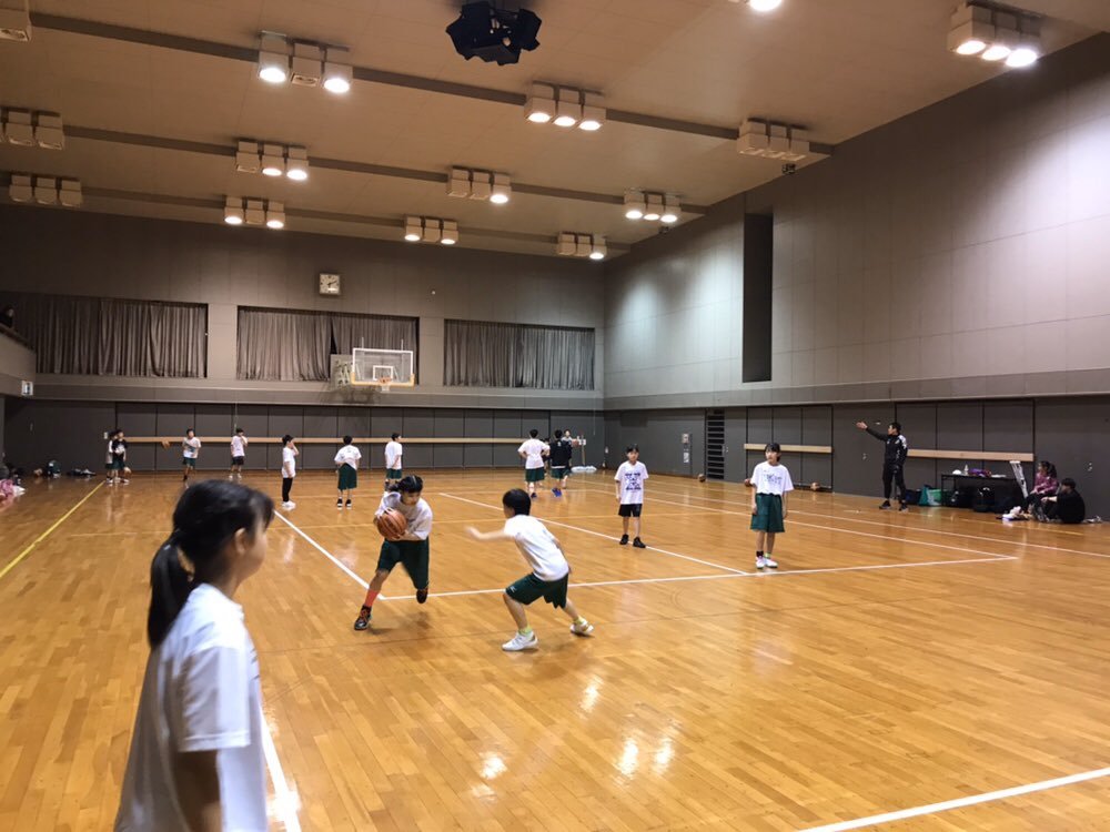 レバンガ北海道バスケットボールアカデミー  12/16(月)は小学4-6年生と中学生が対象の 野幌総合運動公園 校の練習でした  理想のプレ... [レバンガ北海道【Twitter】]