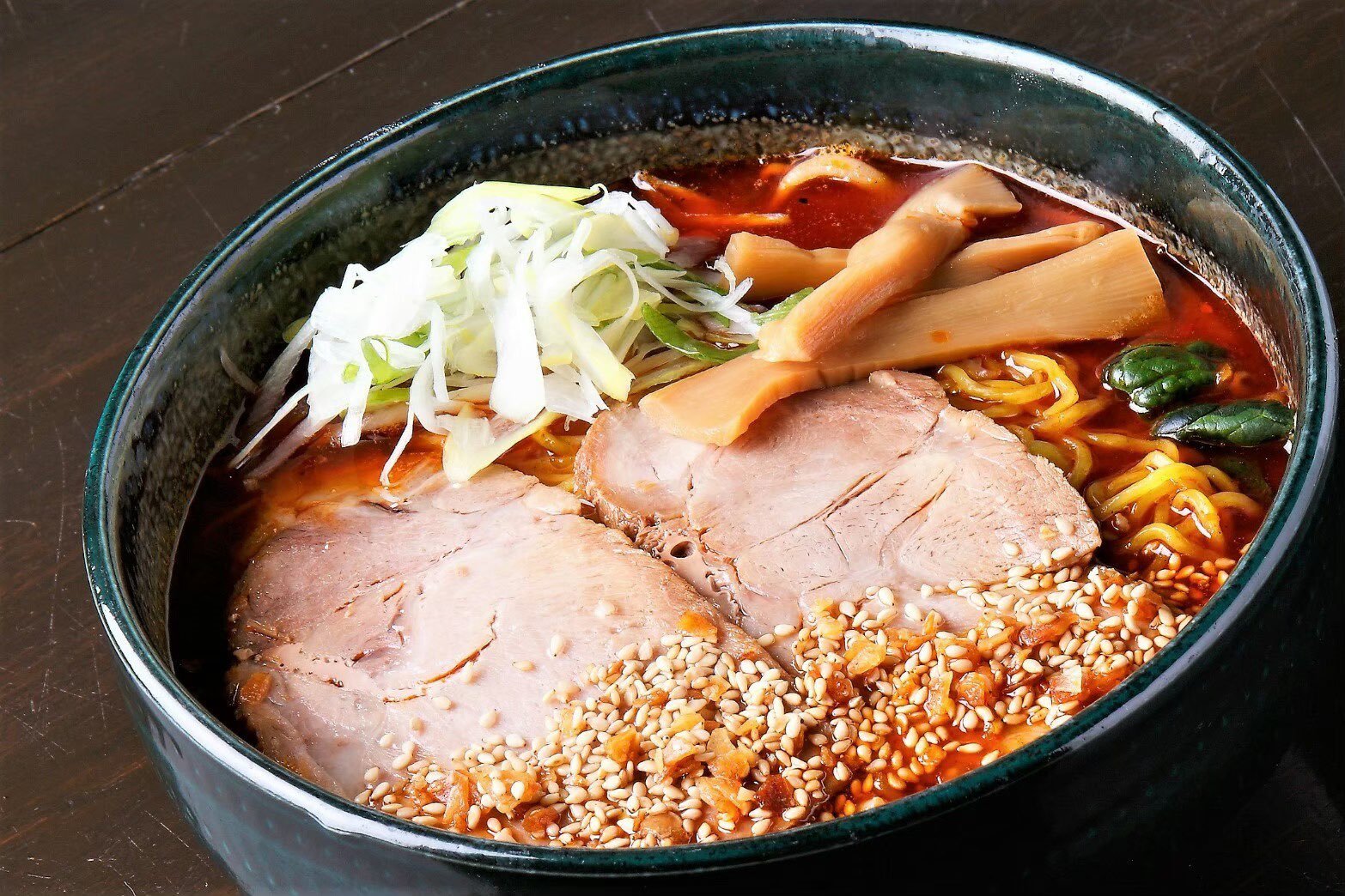 銀波露には辛いラーメンもあります 味を醤油 味噌 塩から選べます！ 銀波露オリジナルスパイスを入れ、炎を上げて作る『辛らぁめん』は1度食べる... [らぁめん銀波露 札幌手稲店【Twitter】]