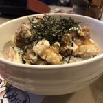 ピロス自慢の塩ザンギを丼に‼︎  揚げたてジューシーなザンギで 新さっぽろをザンギの町に   #カラオケピロス  #新札幌  #新さっぽろ ... [カラオケピロス【Twitter】]