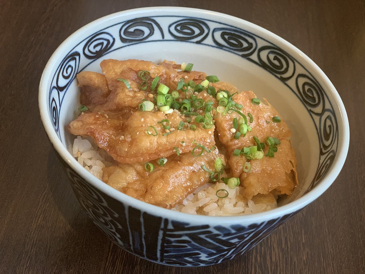 『ぱいくぅ丼』は銀波露の中で最も売れているサイドメニュー😎米との相性も最高です✨丼のたれと米とぱいくぅを口に運び、それをラー... [らぁめん銀波露 札幌手稲店【Twitter】]