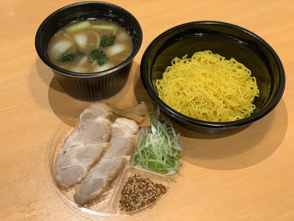 本日もテイクアウトメニューが豊富🍜🍜醤油 味噌 塩780円(容器代別途+100円)🍜テイクアウトオリジナル油そば 680円(容器代込み... [らぁめん銀波露 札幌手稲店【Twitter】]