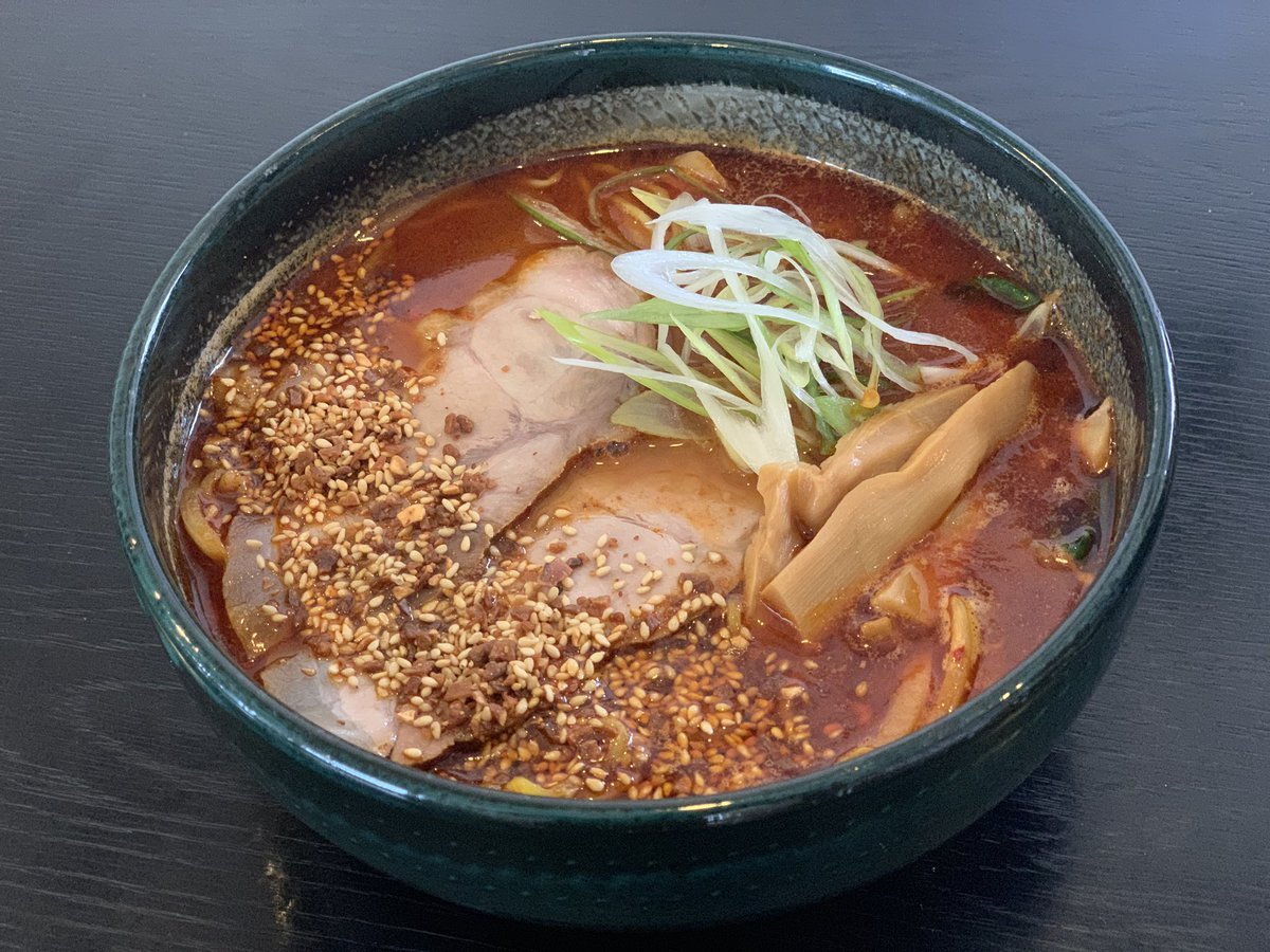 店内で提供していた銀波露のらぁめんを全て持ち帰りする事ができます❗️スープと麺が別々の容器に入っております😎麺は伸びないように... [らぁめん銀波露 札幌手稲店【Twitter】]