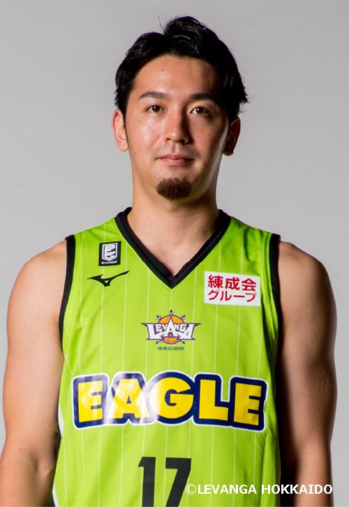 【#17 川邉亮平選手 選手契約満了のお知らせ】このたび、#Bリーグ「選手契約および登録に関する規程」に則り、本日2020年5月7日付け..... [レバンガ北海道【Twitter】]