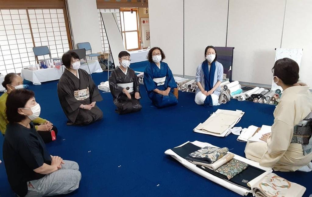 昨日伊達教室平岡先生による勉強会「きものコーディネート」💐今日は室蘭校で✨帯によってセミフォーマルからカジュアルまで応用のきく... [小林豊子きもの学院【Twitter】]