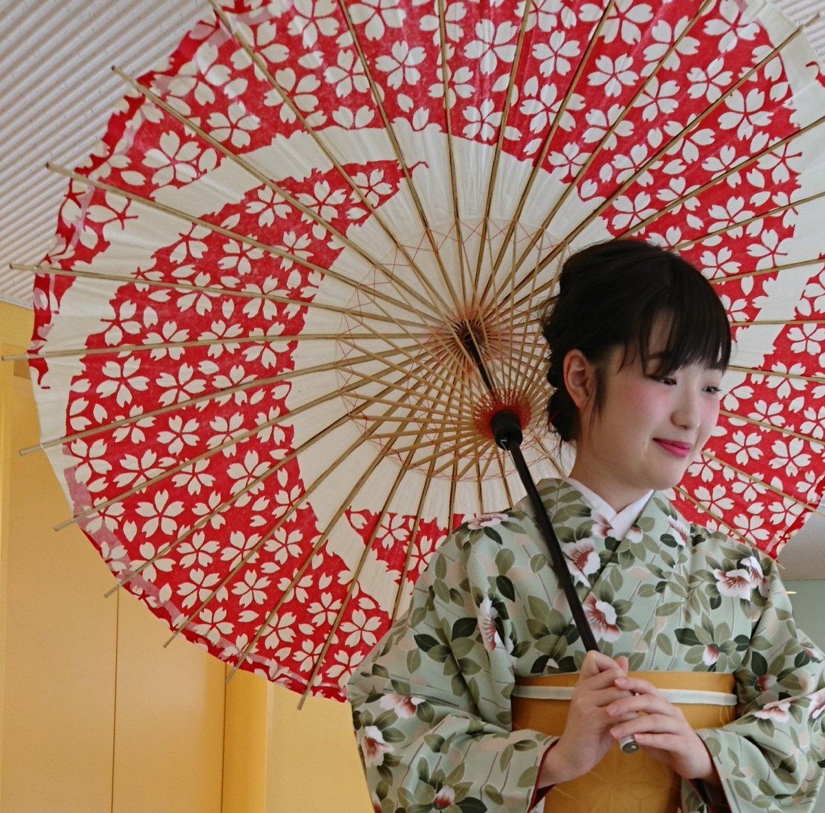 本日は早来教室で「雨に負けないきものライフ」をテーマに秋の勉強会💐雨の日にきもので外出はちょっと心配☔どうしたらいい❔先生に聞い... [小林豊子きもの学院【Twitter】]