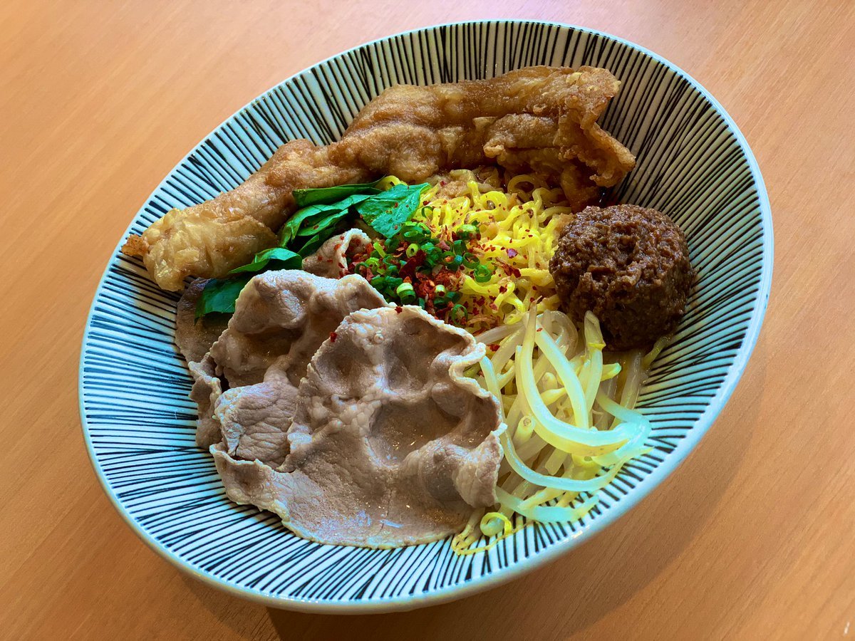 夏のメニュー大好評❗️今回は『肉みそ豚しゃぶ冷し担々麺』に『ぱいくぅ1枚』トッピングをご紹介します😎冷たい麺にサクサクのぱい... [らぁめん銀波露 札幌手稲店【Twitter】]