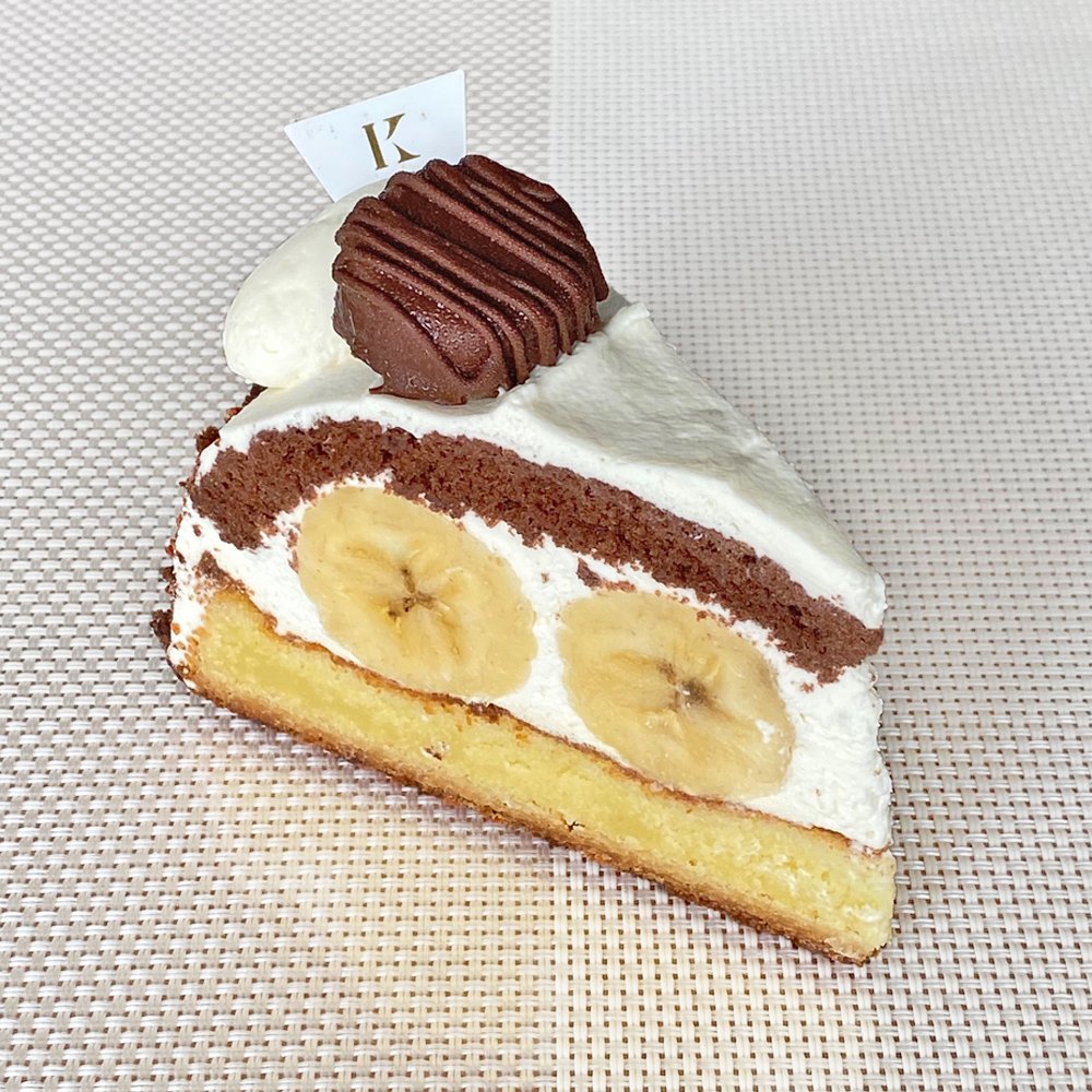 【新発売】🍫チョコバナナケーキ🍌バナナとたっぷりの生クリームをココアスポンジで包み、アーモンド風味のしっとり生地を重ねました。... [洋菓子きのとや【Twitter】]