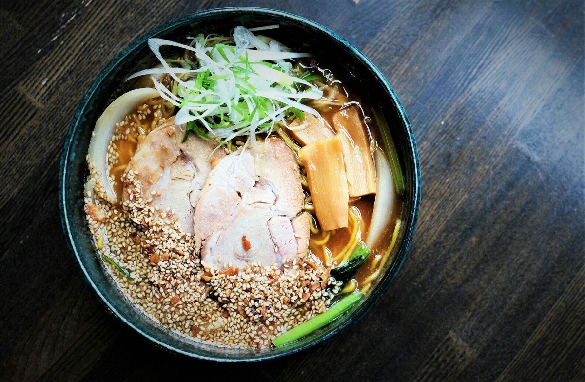 銀波露のらぁめんは&quot;醤油&quot;がおすすめです🙌🏻チャーシューの旨みがたっぷりの醤油ダレと豚のげんこつをじっくり煮込んでできたスープ🍜... [らぁめん銀波露 札幌手稲店【Twitter】]