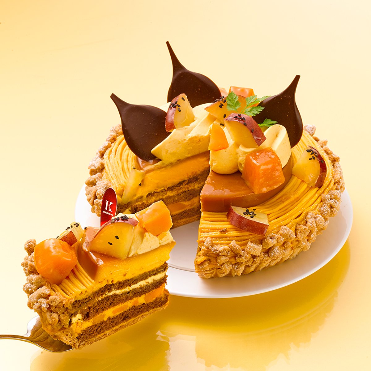 【10月限定】かぼちゃプディングパイ🎃香ばしいパイにエスプレッソ風味のココアスポンジを敷き詰め、かぼちゃの生クリームとかぼちゃ... [洋菓子きのとや【Twitter】]