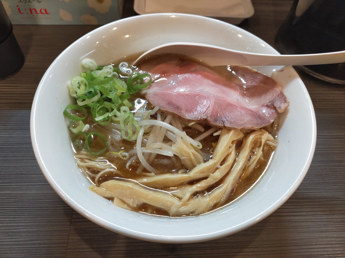 ごちそうさまでしたお腹一杯です #菜々兵衛 [やさしい、とんこつ 麺 かまくら【Twitter】]